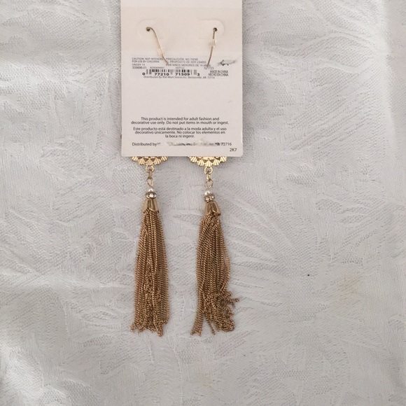 💃NWT Gorgeous Goldtone Tassel Hanging Earrings 💃 - Picture 4 of 4
